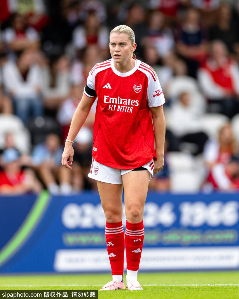 阿森纳女足续约鲁索：追逐荣誉的坚定步伐